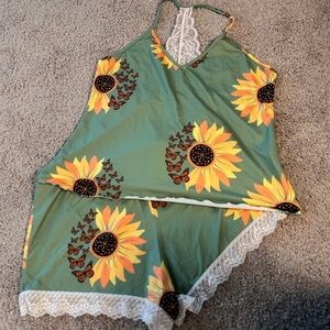 Women’s 2 Piece Set PJ with Sun Flowers & Butterflies

Size 12